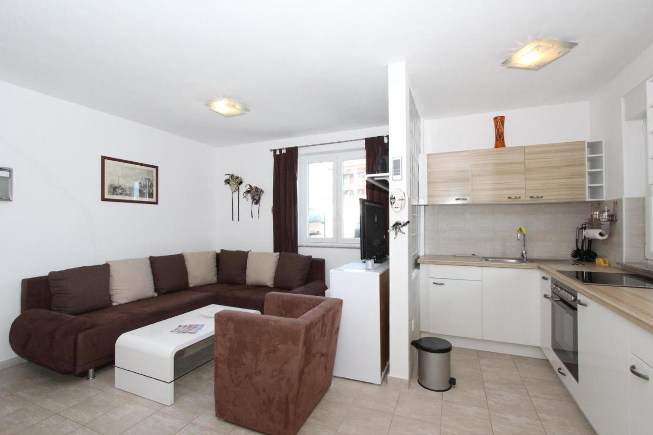 Apartment Adi Ровинь Экстерьер фото