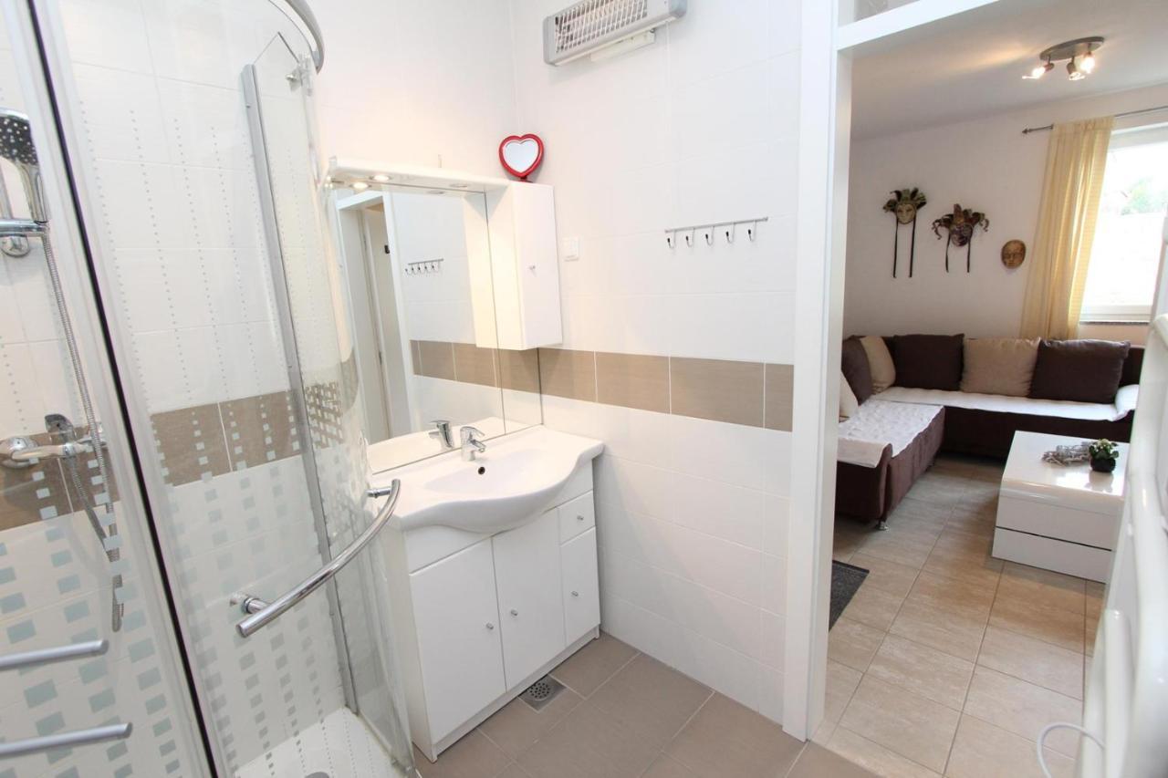Apartment Adi Ровинь Экстерьер фото